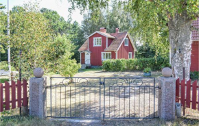 3 Bedroom Cozy Home In Tving Tving